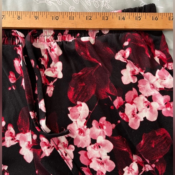 EUC Ambrielle Women’s Sleepwear Set Long Sleeve V-Neck & Floral Pants; Size L - Picture 9 of 12